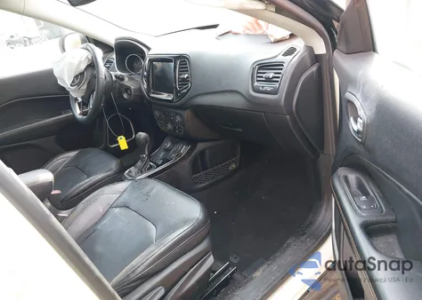 2019 Jeep Compass Limited 4X4 from USA, damaged, VIN 3C4NJDCB9KT696984